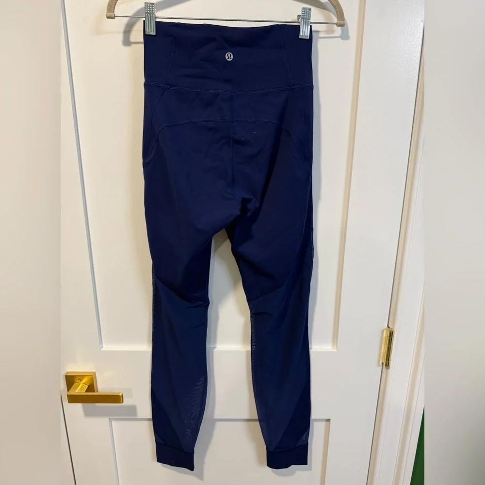 Lululemon Women’s Blue Leggings - Size 6